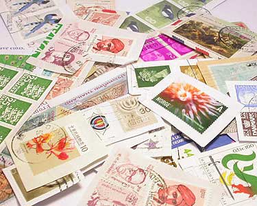 (対象画像) 使用済み切手 　世界各国　 台紙付　約30枚分